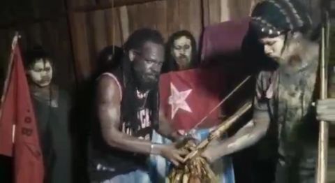 Bahaya! KKB Ancam Penggal Kepala Warga Pendatang di Papua