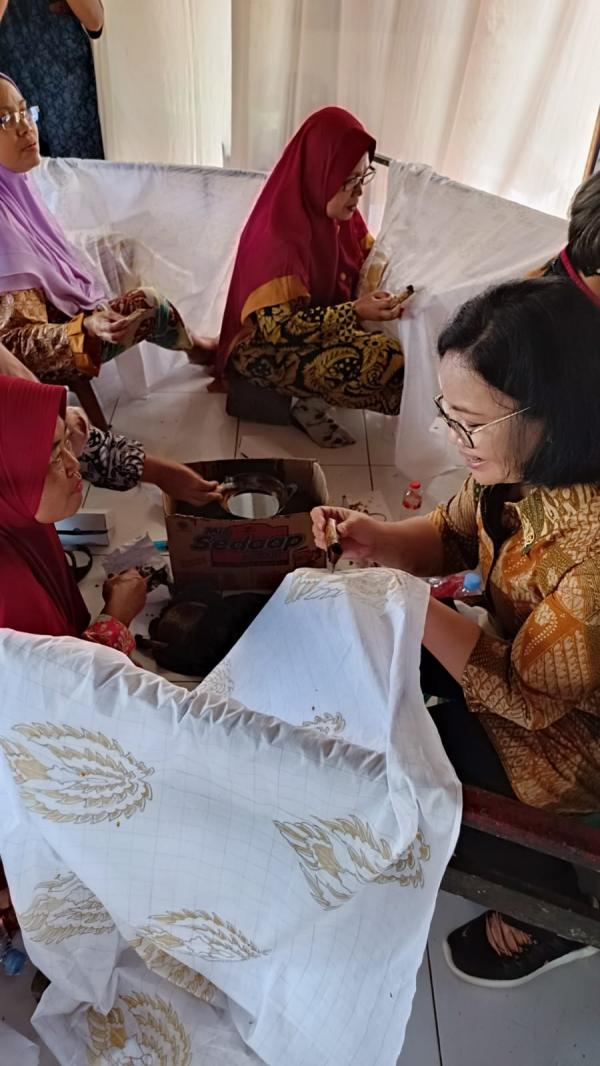 Pesan Batik Sukarno, Agustina Wilujeng Yakin Batik Pilang akan Terus Berkembang