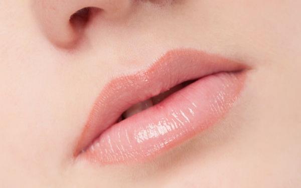 6 Tips Atasi Bibir Hitam Secara Alami, Warna Cerah Merona Tampil Lebih Pede
