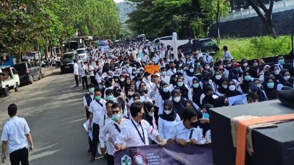 Demo Ribuan Nakes Honorer Sukabumi Tuntut Jadi ASN