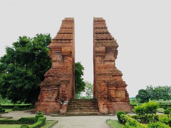 Petunjuk Ibu Kota Majapahit dari Kakawin Nagarakretagama, Gerbang Besi Ada di Utara