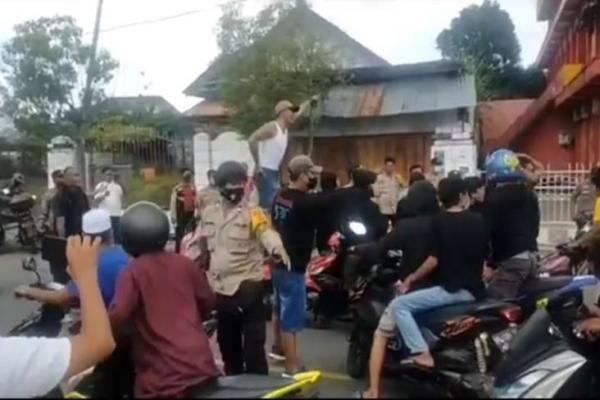 Waduh Mencekam! Purnawirawan TNI Tewas, Ratusan Warga Serang Kampus Unanda Palopo