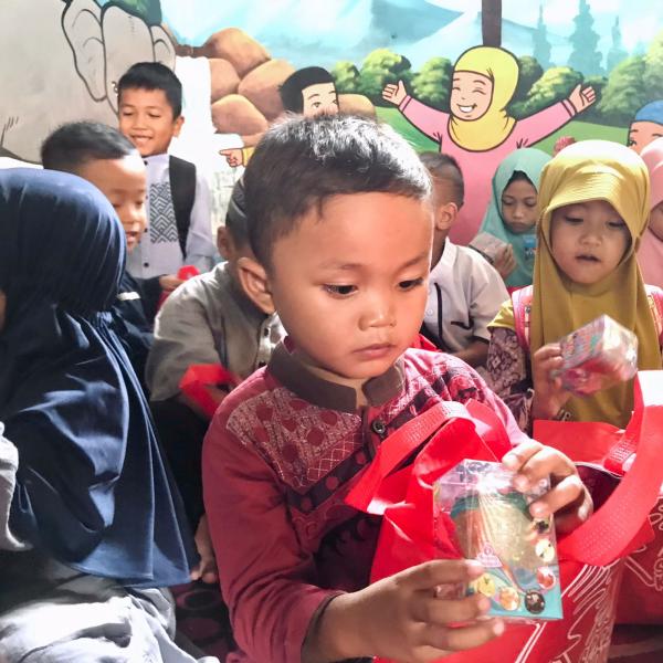 HAN 2022, Sumringahnya Anak Anak PAUD An-Nur di Bogor Dihadiahi Paket Mainan