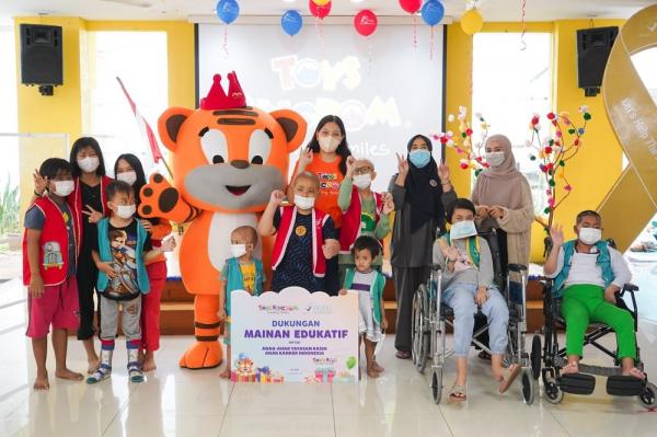 Toys Kingdom Berbagi Keceriaan di Yayasan Kasih Anak Kanker Indonesia