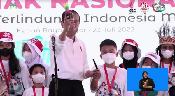 Keceriaan Hari Anak Nasional, Presiden Jokowi Bermain Sulap