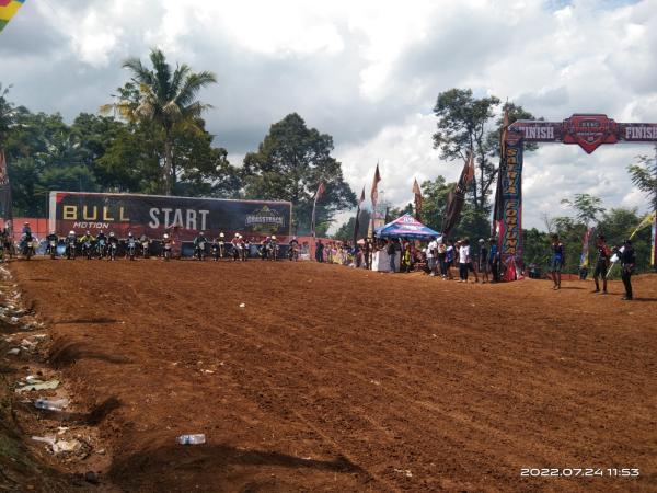40 Pembalap Pulau Sumatra dan Jawa Ramaikan Event Grastrack Motorcros Bukit Kemuning