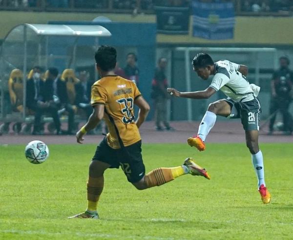 Hasil Liga 1 2022, Persib Bandung vs Bhayangkara FC Imbang 2-2, Rachmat Irianto Cetak Gol Perdana