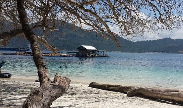 Mengenal Pulau Condong Rekomendasi Liburan Pantai Pasir Putih yang Romantis