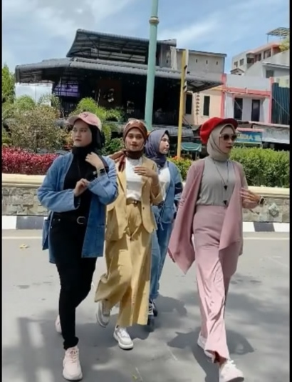 Video Peragaan Busana di Zebra Cross Jalan Kota Bireun Viral dan Tuai Banyak Kritikan dari Warga Net