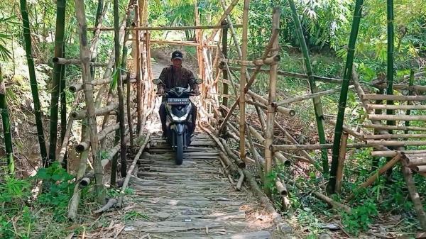 Berulang Kali Tak Rampung Digarap Rekanan, Jembatan Desa Wanacala Kini Mulai Dikerjakan Kembali