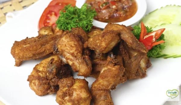 Resep Ayam Goreng Dadak Sambal Siram – Chef Rudy Chorudin, Pedas dan Lezat!