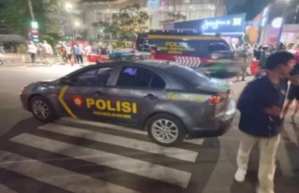 Blokade Catwalk Citayam Fashion Week di Dukuh Atas, Polisi Parkiran Dua Mobil Patroli