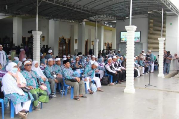 Ratusan Jemaah Haji Asal Madina Tiba di Masjid Agung Nur Ala Nur