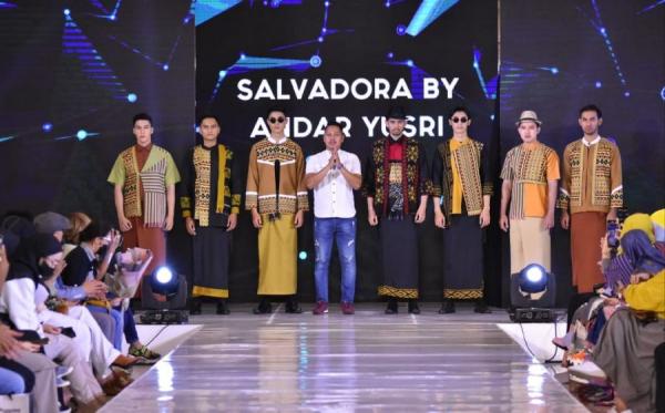 Keren! Desainer Asal Luwu Utara Tampilkan Batik Rongkong di Ajang Surabaya Fashion Festive