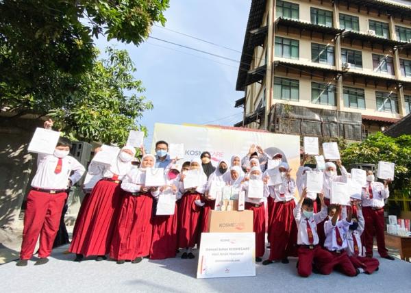 Kosmecare Goes To School, Perhatikan Kesehatan Anak hingga Bagi-Bagi Masker