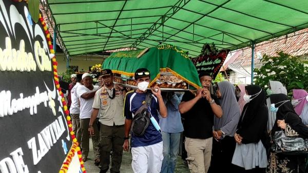 Mendiang Kakak Kandung PJ Gubernur Babel Dimakamkan di Tempat Pemakaman Kute Seribu Muntok