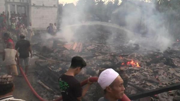 Si Jago Merah Mengamuk Di Grobongan, 3 Rumah Habis Terbakar