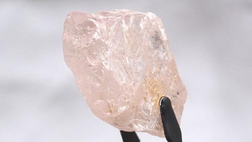 Berat Capai 34 Gram, Berlian Merah Muda Terbesar dalam 300 Tahun Ditemukan