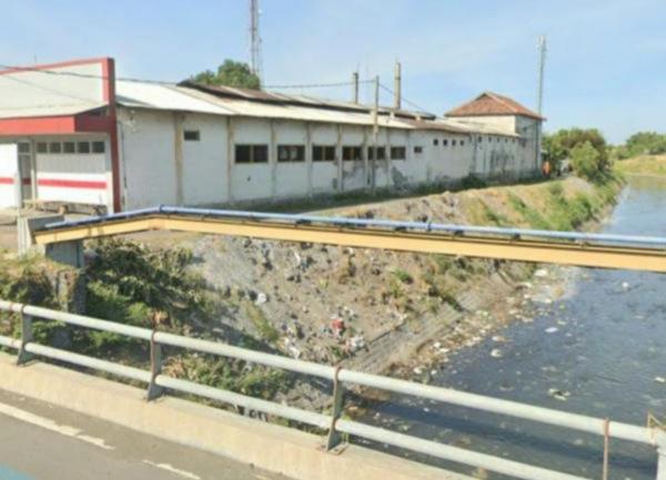 Pencemaran Sungai di Situbondo Resahkan Warga, Pemkab Tak Berdaya