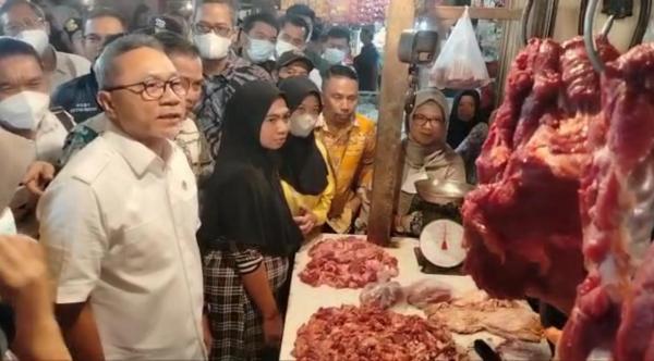 Mendag Zulkifli Hasan Cek Harga Kebutuhan Dapur Dan Sembako Di Pasar Rau Kota Serang, Ini Hasilnya