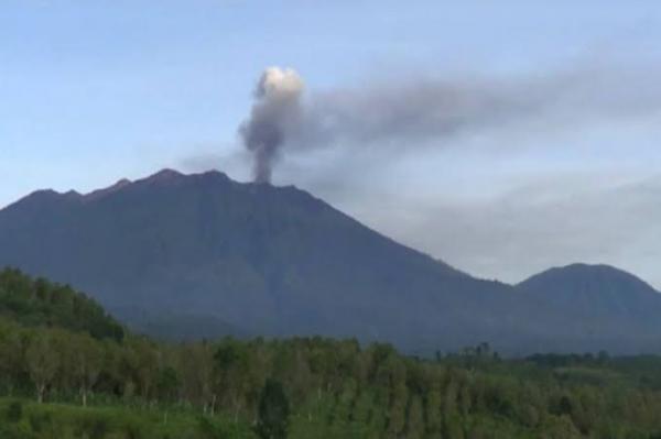 Wisatawan dan Pendaki Diimbau Tidak Naik Puncak Gunung Api Raung