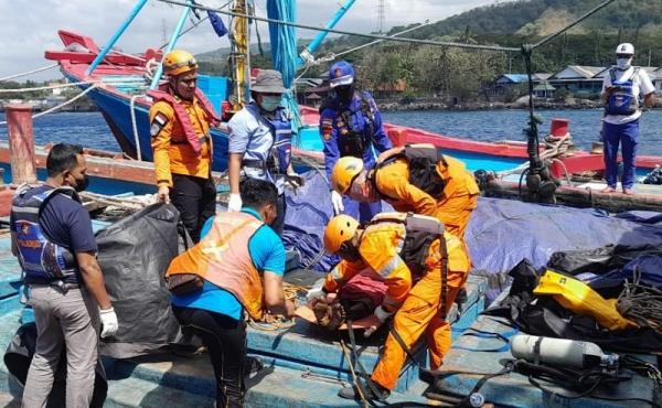 Heboh, ABK Kapal Ikan Tewas Saat Perbaiki Mesin di Pelabuhan Tanjungwangi