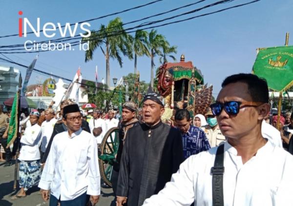 Kirab Ziarah Agung, Hari Jadi Cirebon 653 Diikuti Ribuan Peserta Jalan Kaki Menuju Makam Gunung Jati