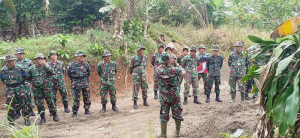 Komandan SSK Kobarkan Semangat Para Prajurit dan Warga di TMMD