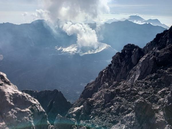 Gunung Raung Berada Dilevel 1, Warga Dihimbau Tidak Mendekati Kawah