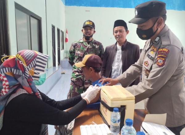 Sinergitas Tiga Pilar Desa Pasirwaru Limbangan Garut,  Gebyar Vaksinasi TNI-POLRI