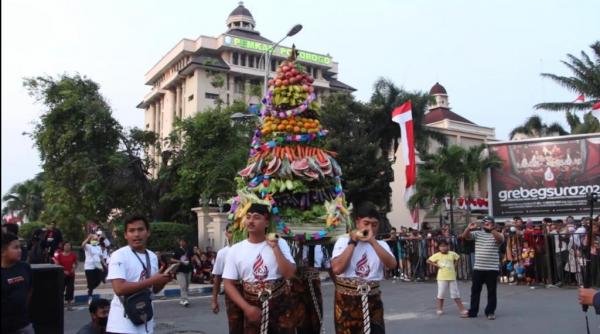 Tradisi Masyarakat Ponorogo Berebut Buceng Purak di Bulan Suro