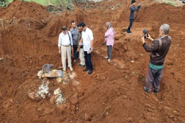 Astaga! Heboh Sembako Bantuan Presiden Ditimbun, Muhadjir Sebut JNE dan Bulog yang Bertanggung Jawab