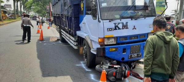4 Potret Truk Fuso Tabrak Pesepeda dan Pemotor di Stopan Rancabango Tasikmalaya