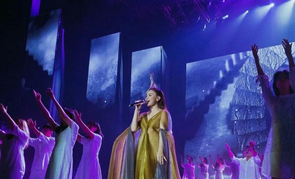 Penonton Pingsan di Konser, Aksi Rossa Yang Tak Diduga Menuai Komentar Para Netizen