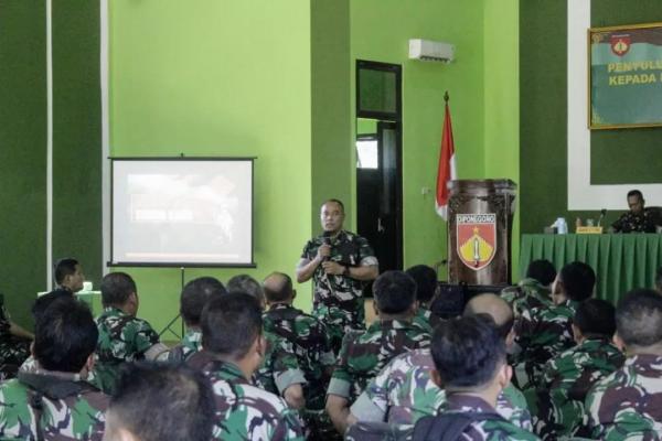 Prajurit dan PNS Kodim Pemalang Menerima Penyuluhan Hukum Dari Kumdam IV Diponegoro
