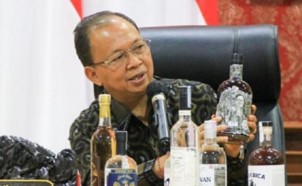 Arak Naik Kelas, Koster Minta Produsen Bubuhkan Aksara Bali Pada Prodaknya