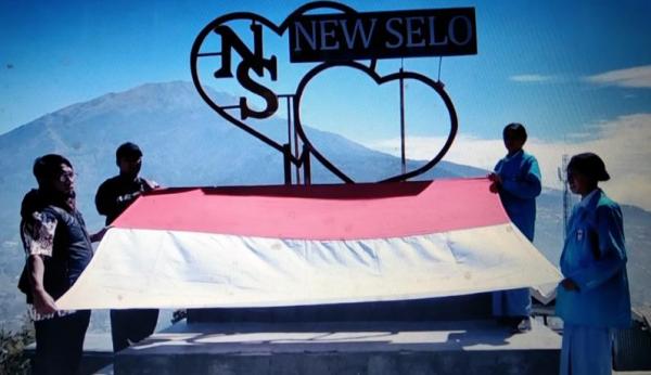 Pelajar Papua Kibarkan Bendera Merah Putih di Lereng Merapi Peringati HUT Kemerdekaan RI