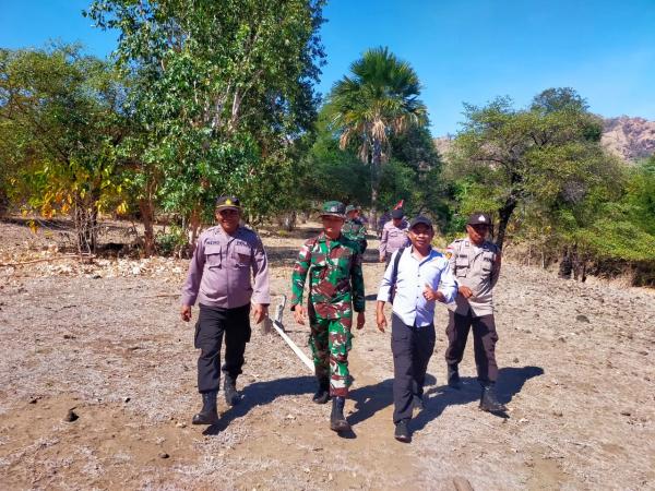 Pastikan Patok Batas Aman, TNI-Polri Patroli Gabungan di Tapal Batas Wini TTU
