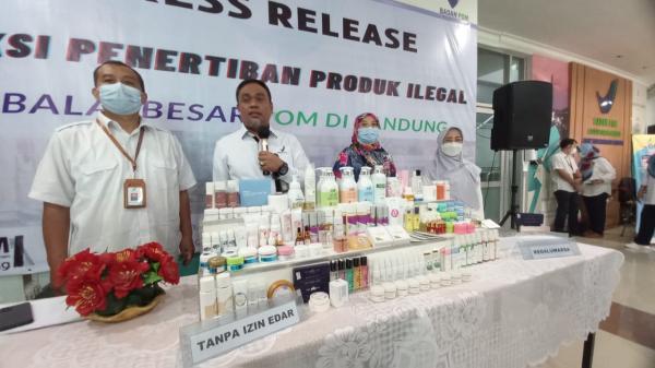 Aksi Penertiban Pasar, BPOM Bandung Amankan 3.826 Kosmetik dan Obat-obatan Ilegal