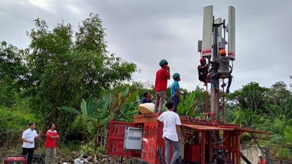 Menara BTS Dibangun, Masyarakat Desa Kayuarang Tidak Lagi Kesulitan Melakukan Aktifitas Digital
