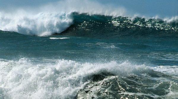Hati-hati! Gelombang Sangat Tinggi di Laut Selatan Jabar Bisa Capai 6 Meter