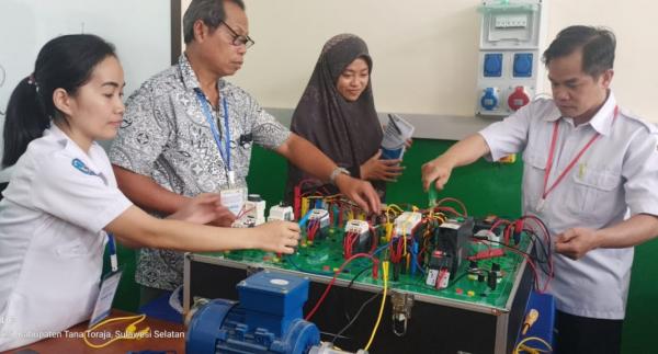 BBPPMPV-BMTI Bandung Gelar Pelatihan Peralatan Schneider Electric SMK CoE di SMKN 1 Tana Toraja
