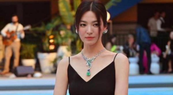 Potret Terbaru Song Hye Kyo Memesona di Usia 40, Pantas Idaman Berondong!