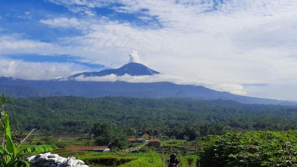 Status Gunung Slamet Naik Menjadi Waspada, Masyarakat Dilarang Beraktivitas Radius 2 Km