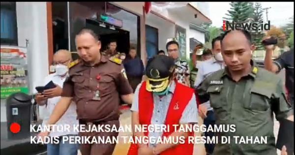 Video Mantan Kadis PPPA Tanggamus Dibawa Ke Rutan Kota Agung