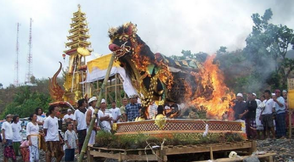 Asal Usul Upacara Ngaben, Ritual Kremasi Jenazah Umat Hindu untuk Sucikan Roh