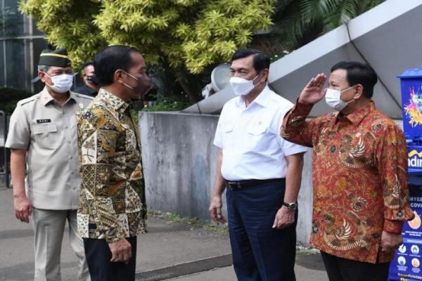 Dampingi Jokowi, Prabowo Laporkan Situasi Aman Ketika Ketemu Luhut