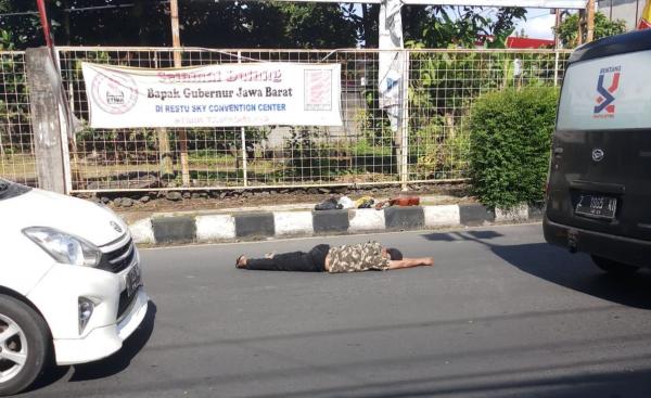 Pria Asal Bandung Hendak Bunuh Diri di Tasikmalaya, Loncat dan Tiduran di Jalan