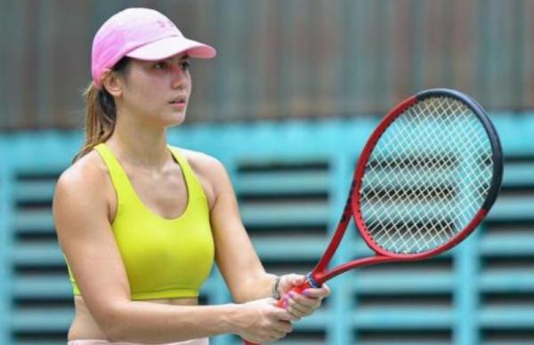 Pevita Pearce Main Tenis dengan Sport Bra Kuning, Netizen: Atlet Tercantik di Dunia