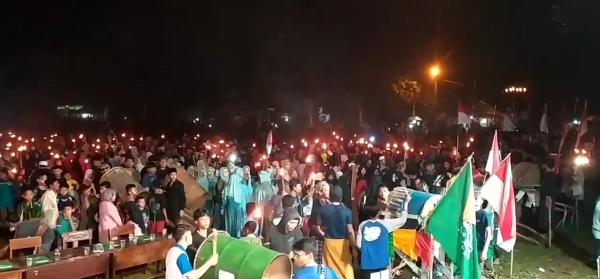 Ribuan Warga di Pangandaran Antusias Meriahkan Gebyar Pawai Obor dan Parade Bedug